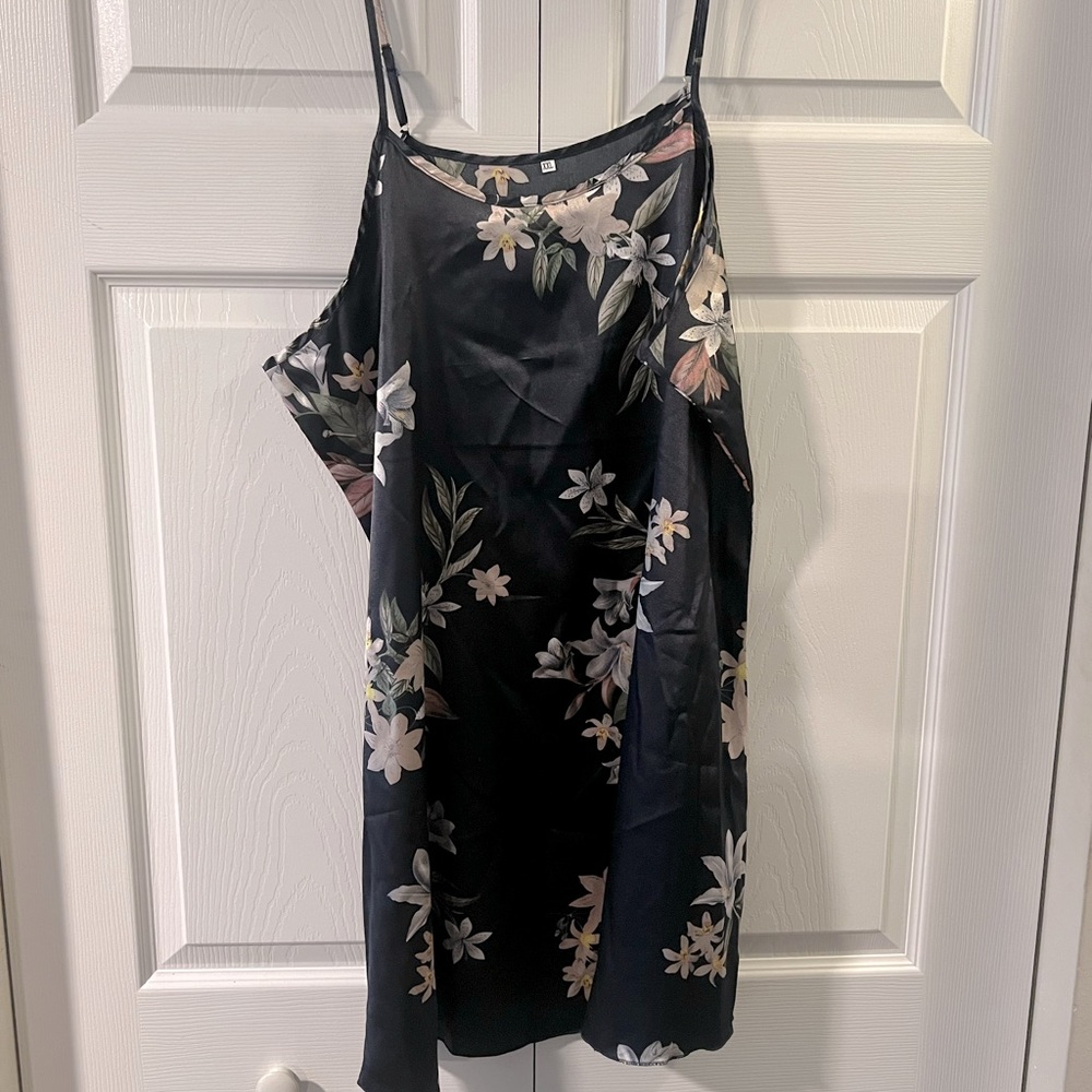 Women’s Black Floral Nightie